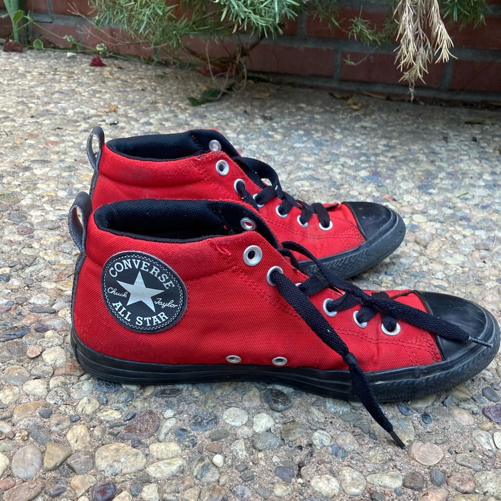 Red Black High Top Converse in Men’s 6 Women’s 7.5